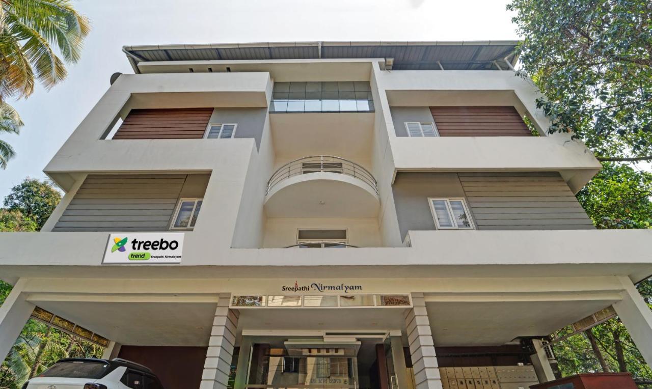 Hotel Sreepathi Nirmalyam 400 Mts From Guruvayoor Temple Guruvāyūr Exterior foto
